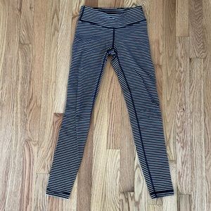 Ivivva size 10 kids black and white stripped leggings